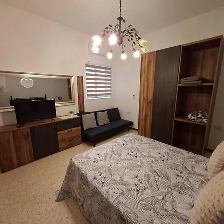 Basic Double Bedroom Private Bathroom Close To Malta Airport *