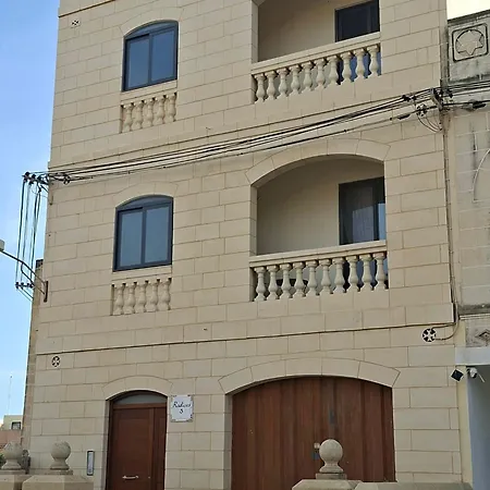 Basic Double Bedroom Private Bathroom Close To Malta Airport בית אירוח *